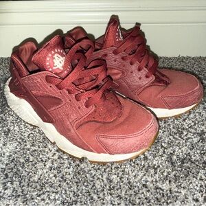 Nike hurrache maroon sneakers